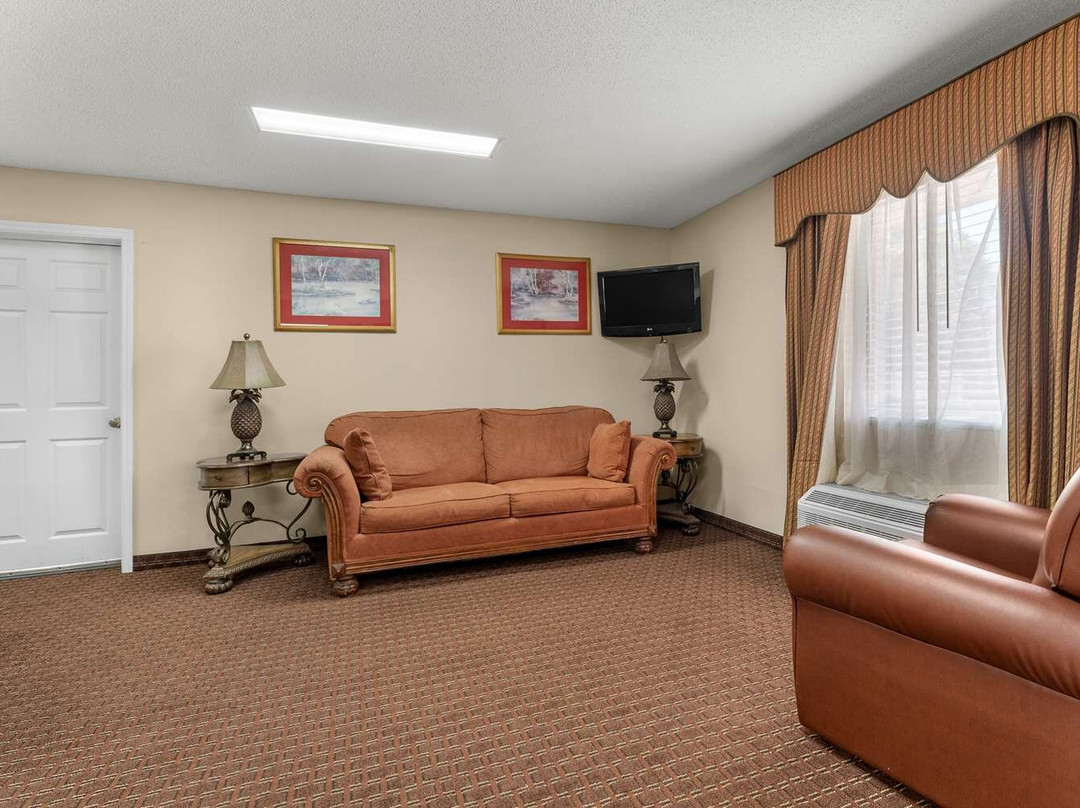 Americas Best Value Inn Montezuma主图