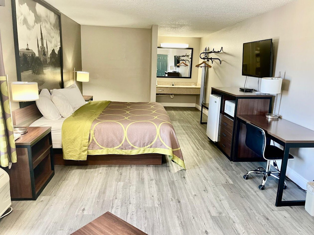 Super 8 By Wyndham Bay St. Louis主图