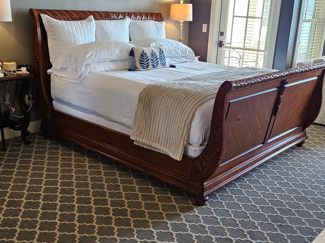 Lookout Point Lakeside Inn主图