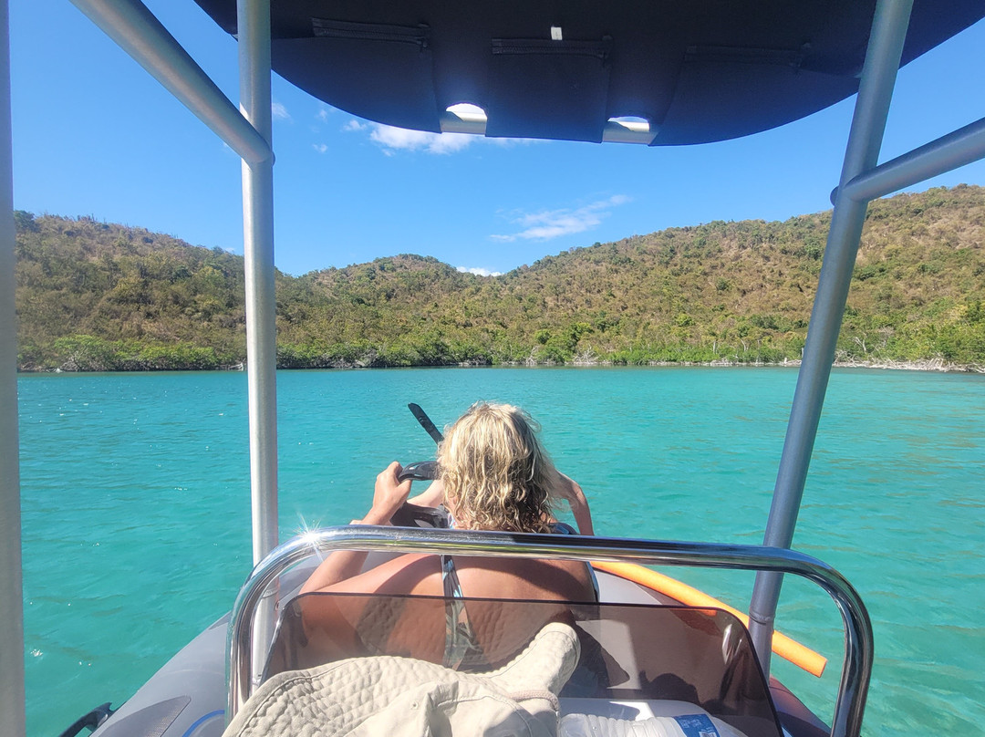 Dockside Dinghy-Coral Bay必去景点