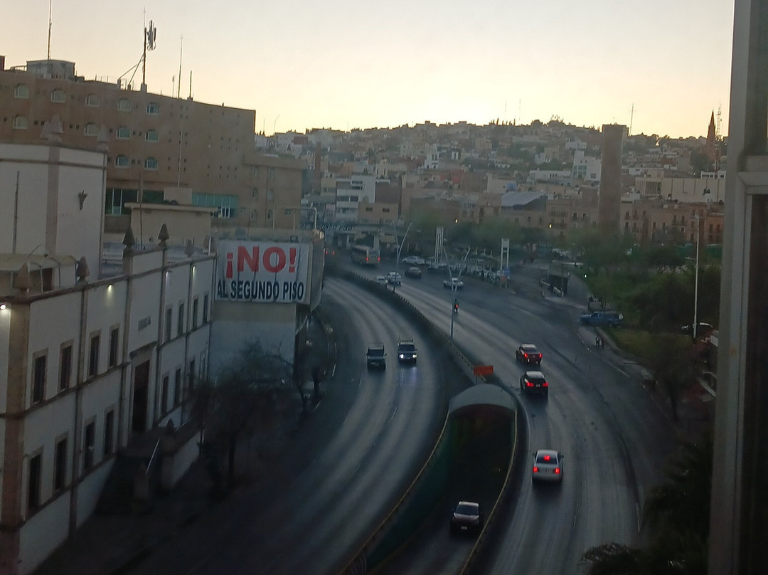 Hotel Arroyo De La Plata主图