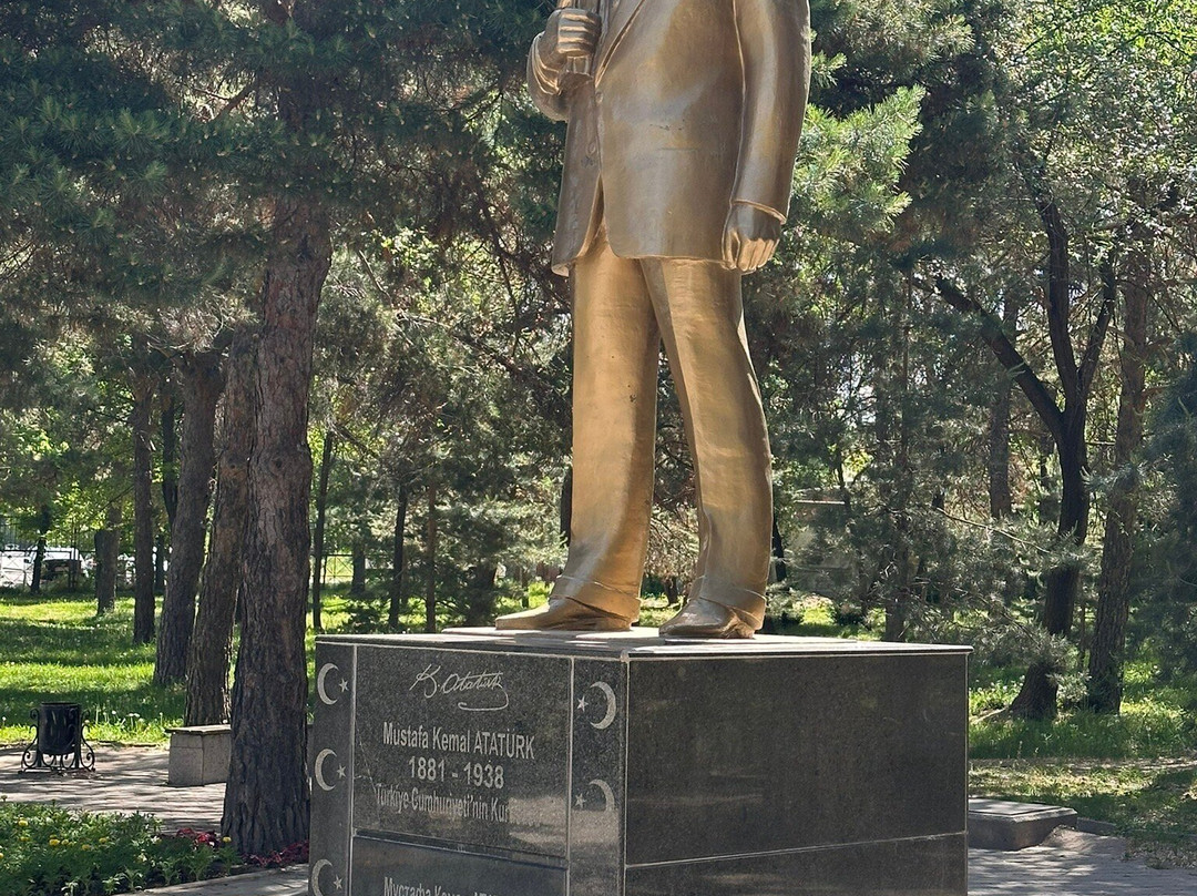 Ataturk Park-比斯凯克必去景点