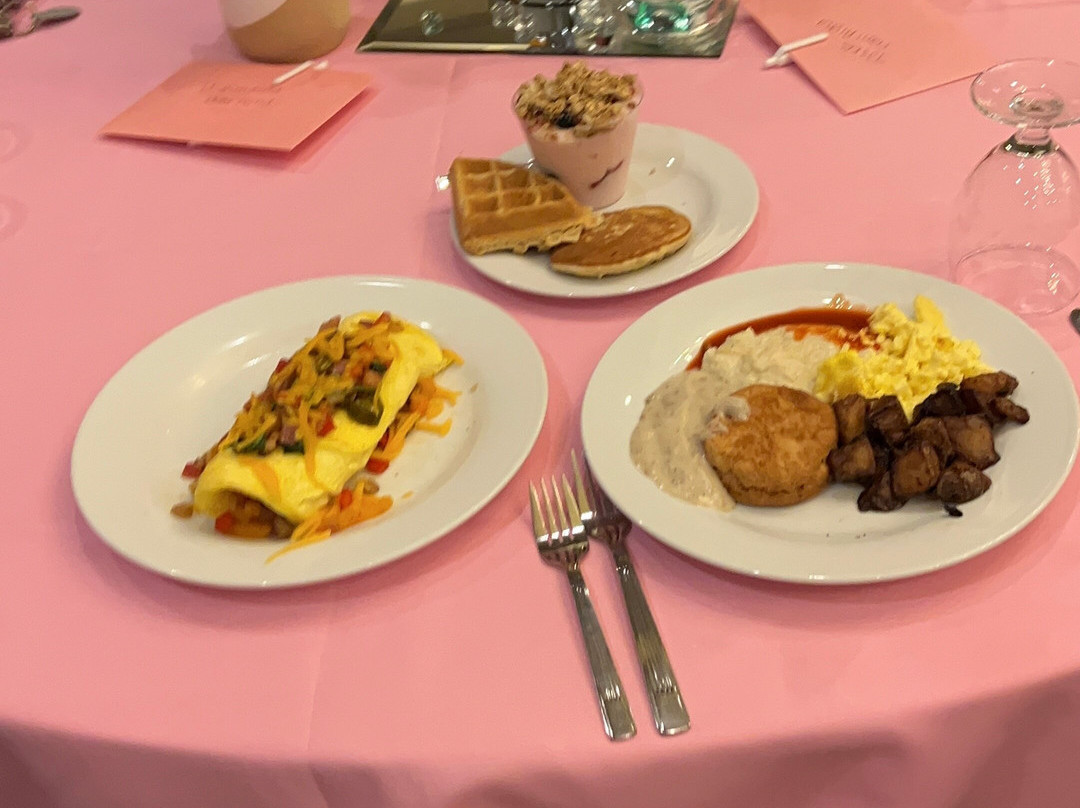 阿尔巴尼希尔顿花园酒店主图