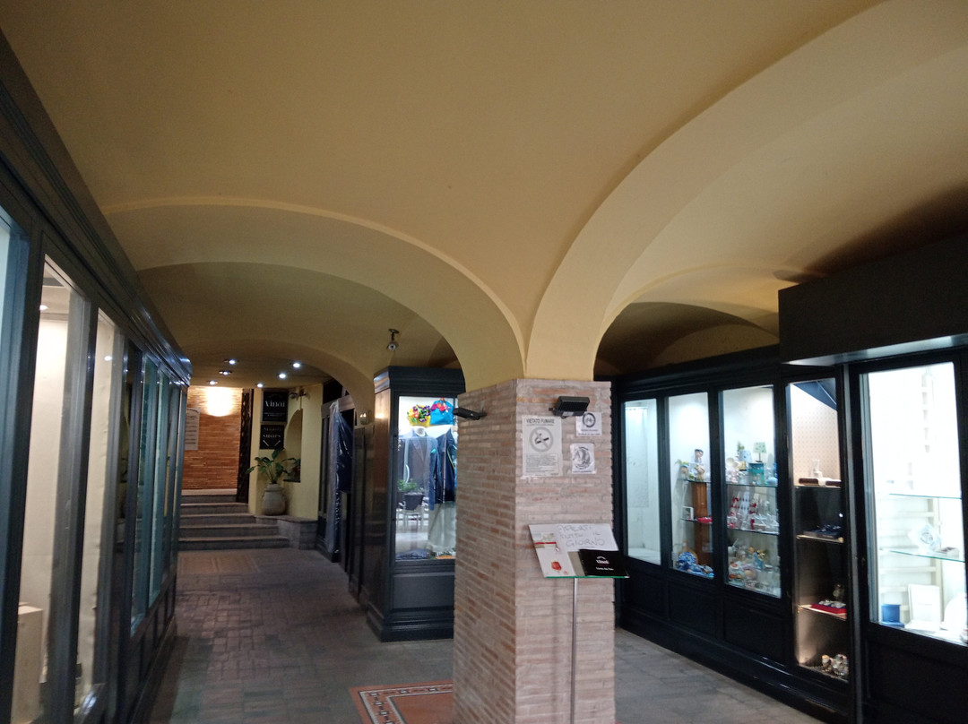 Corso de Parma-瓦斯托必去景点