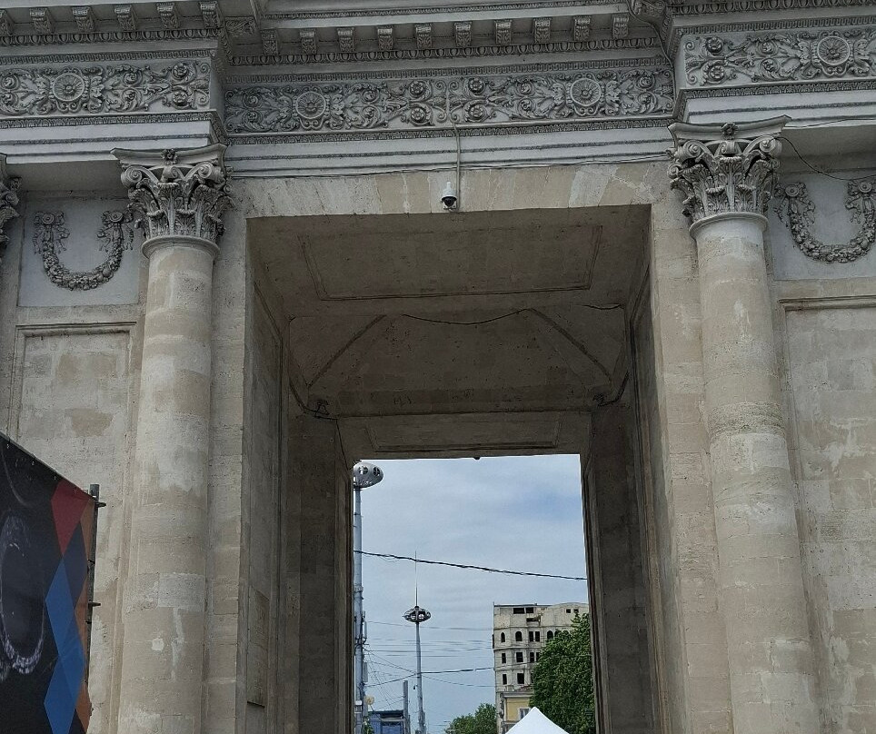 Triumphal Arch-基希讷乌必去景点
