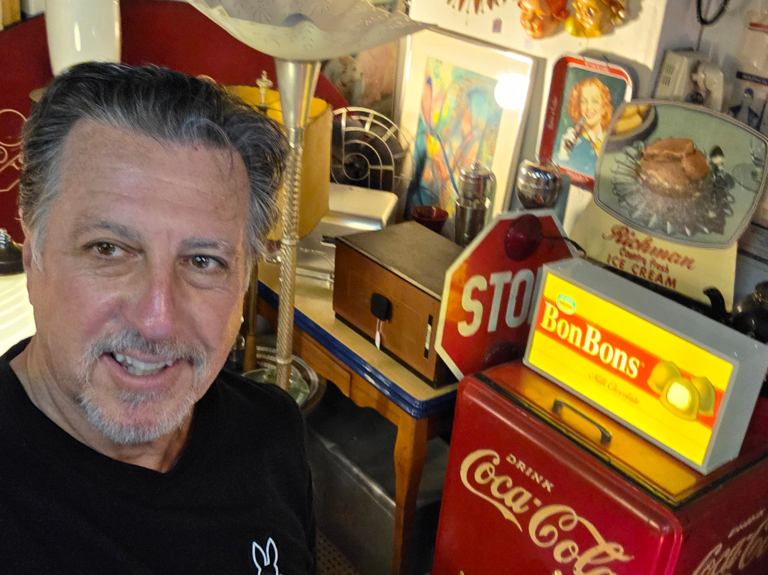 Long Island Antiques Center-Merrick必去景点