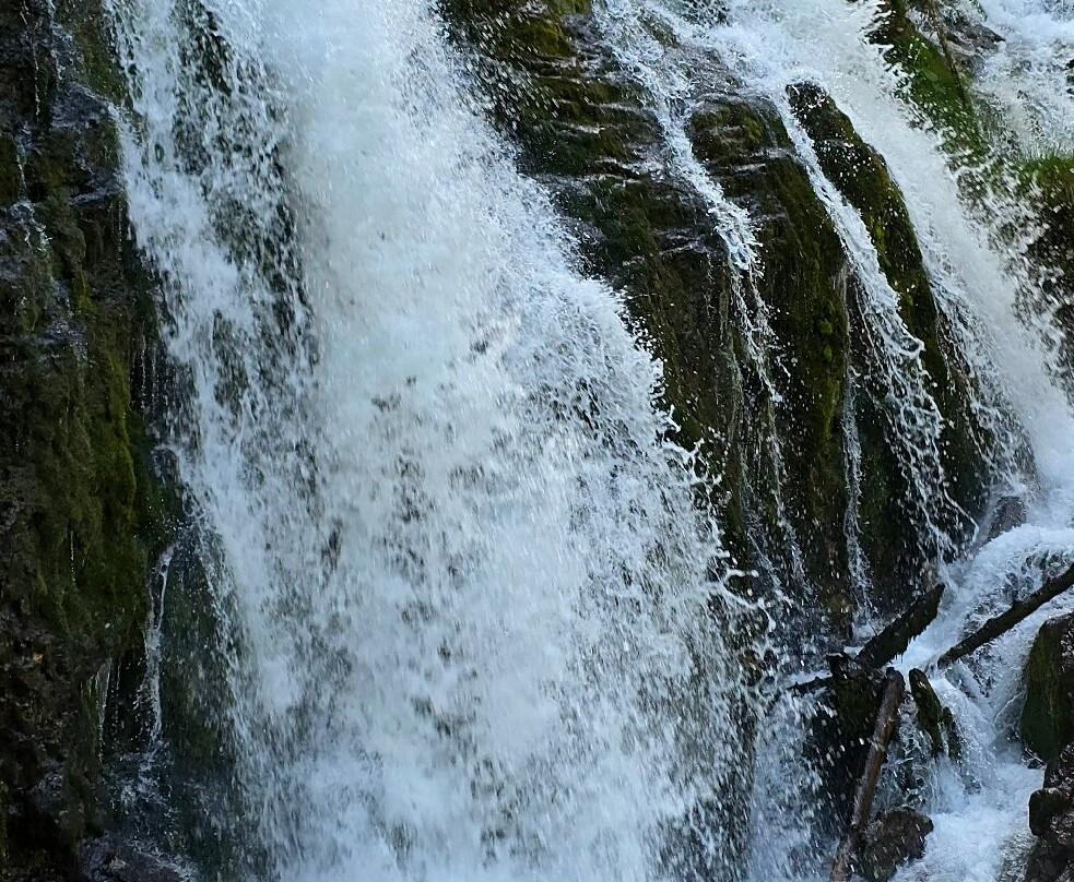 Cascate di Vallesinella-马多纳迪坎皮格里奥必去景点