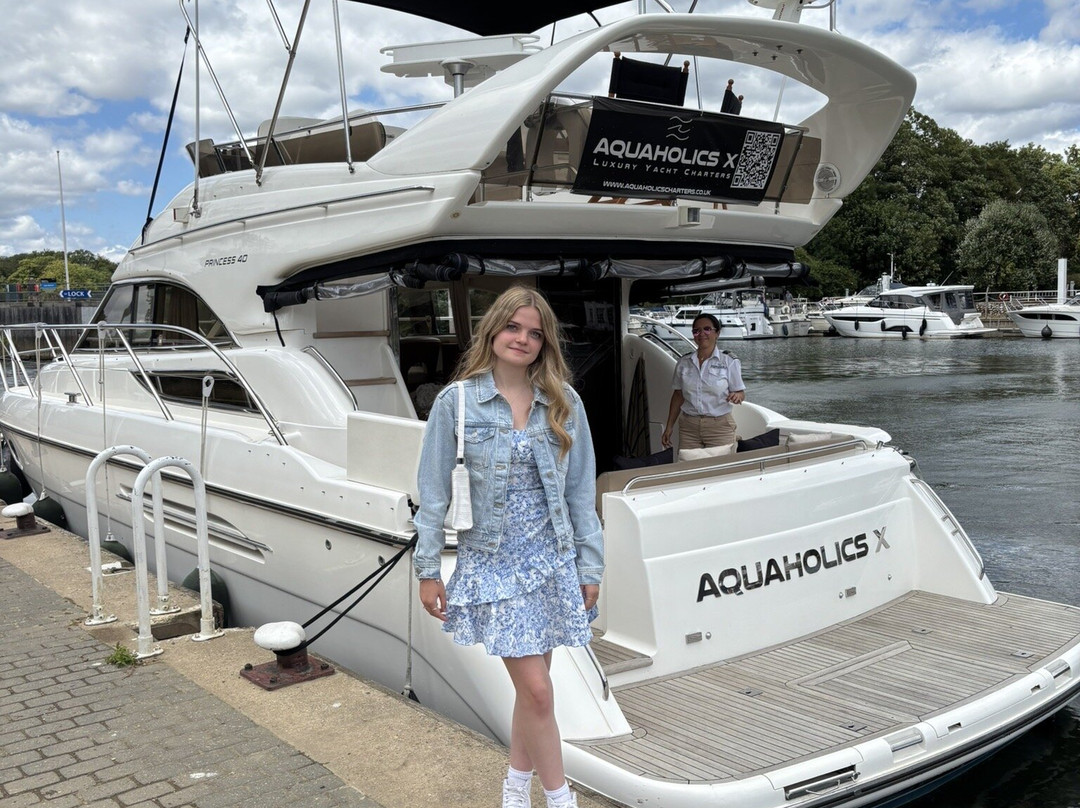 Aquaholics Charters-Thames Ditton必去景点