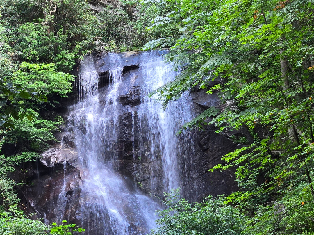 Anna Ruby Falls-海伦必去景点
