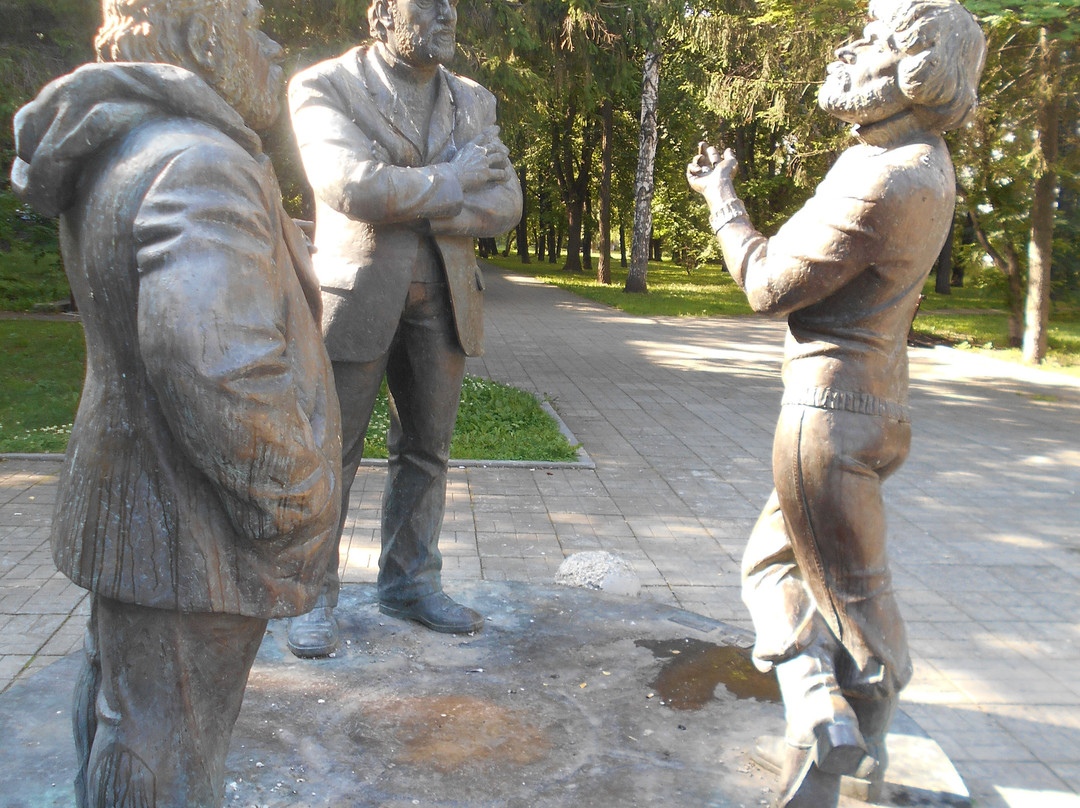 Sculpture Citizens-叶卡捷琳堡必去景点