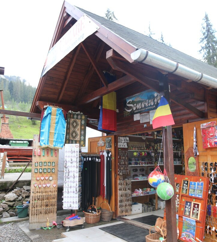 Souvenir Market-Lacu Rosu必去景点