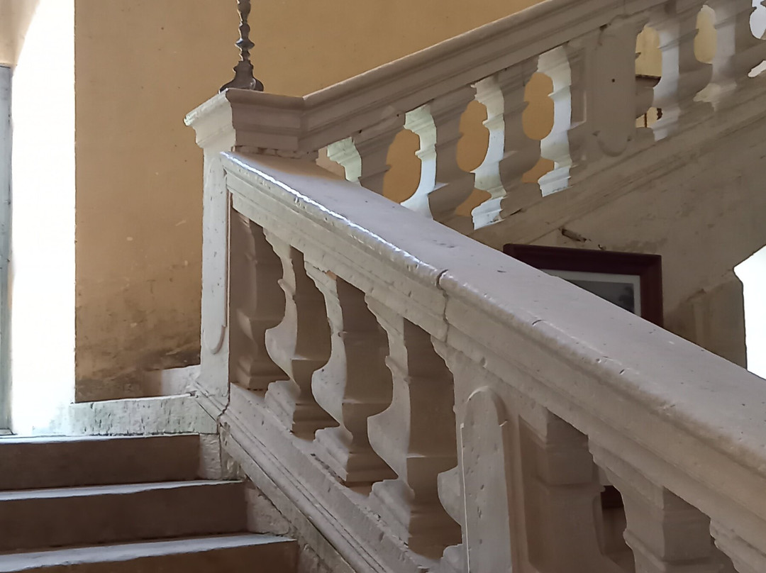 Abbaye Royale de La Réau-Saint-Martin-l'Ars必去景点