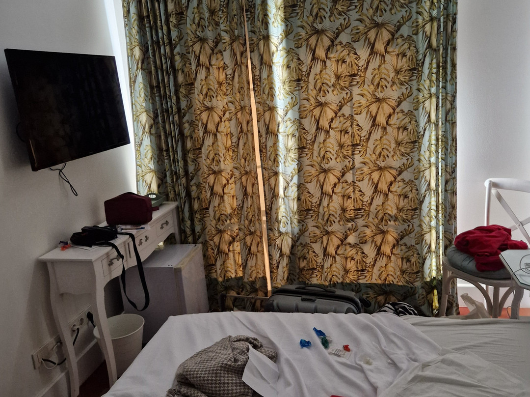 勒斯洛特斯酒店主图