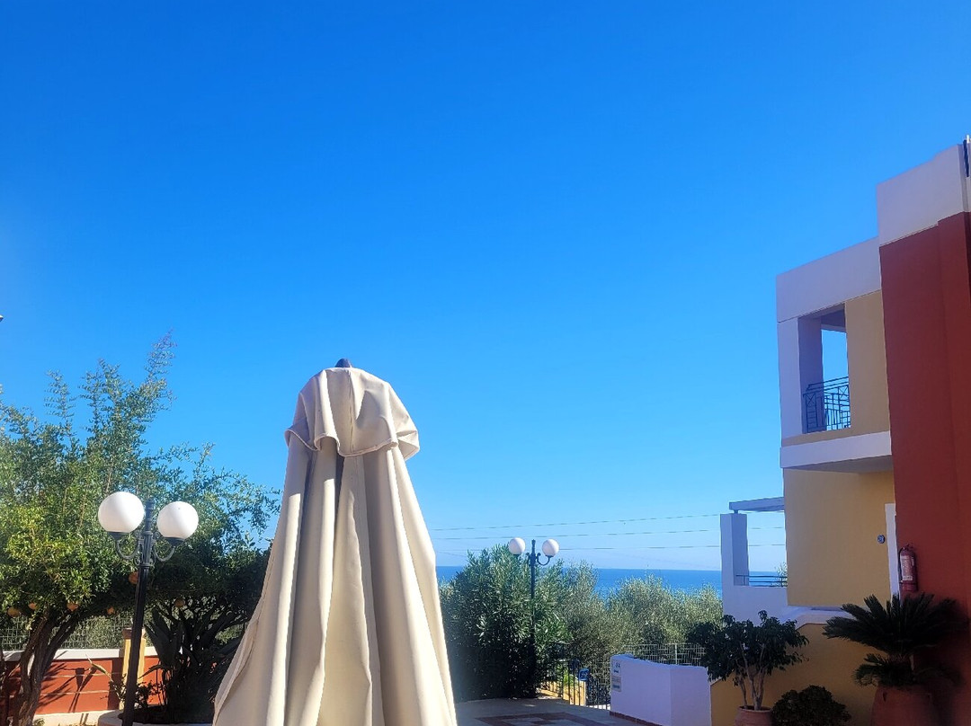 Astra Village & Suites主图