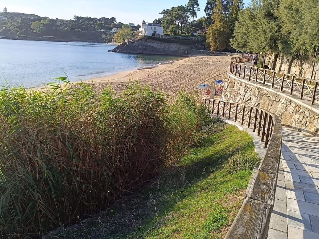 Playa de Santa Cristina-Oleiros必去景点