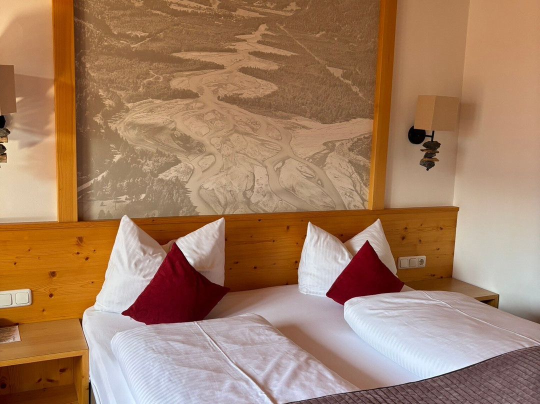 金玫瑰酒店主图