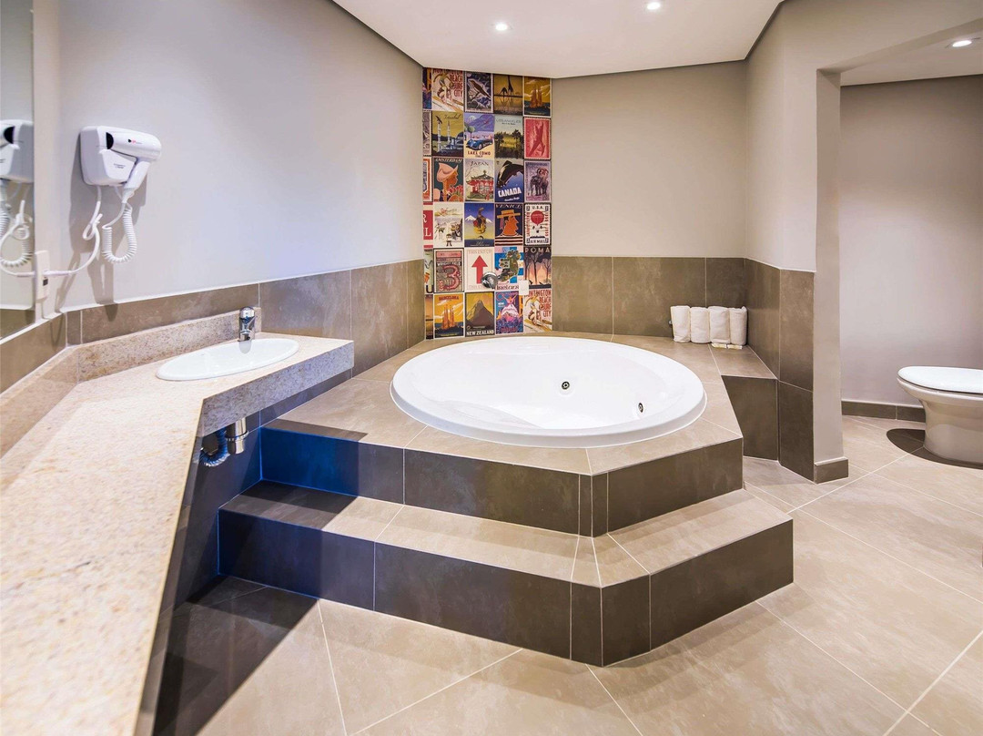 宜必思尚品索罗卡巴圣罗莎利亚酒店主图