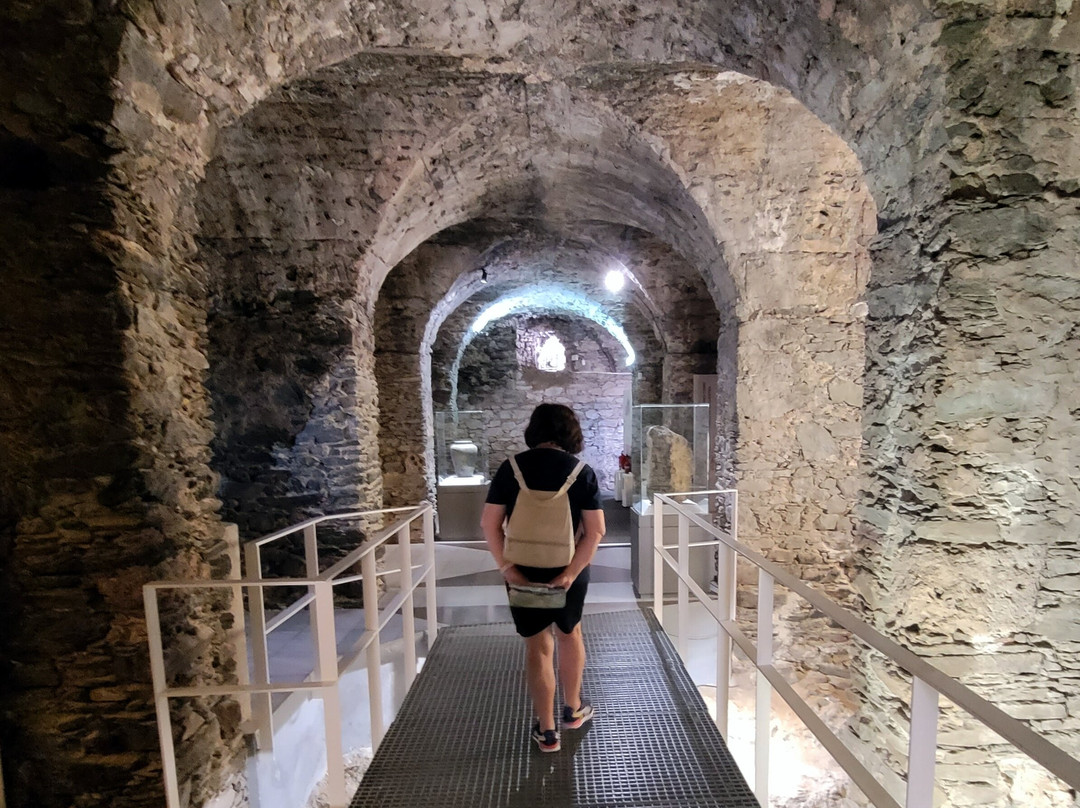 Cueva de Siete Palacios - Archaeological Museum-阿尔穆涅卡尔必去景点