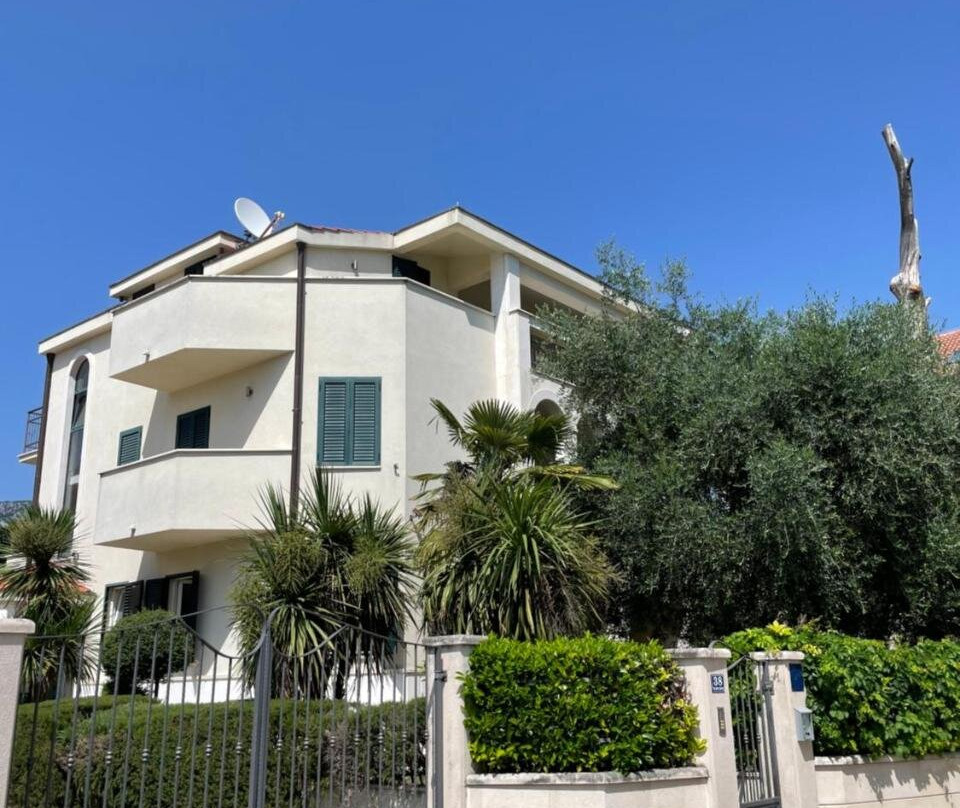 Seaside Apartments