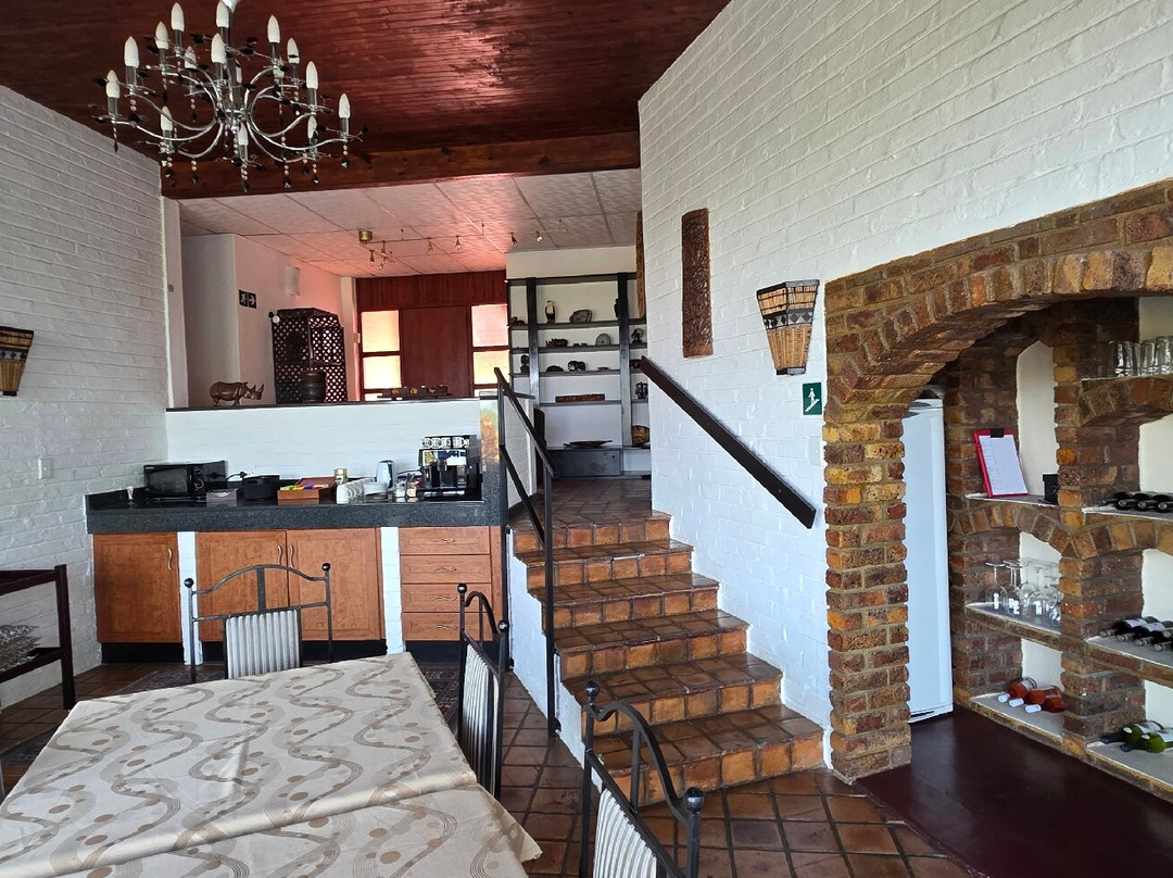 白房子宾馆酒店主图