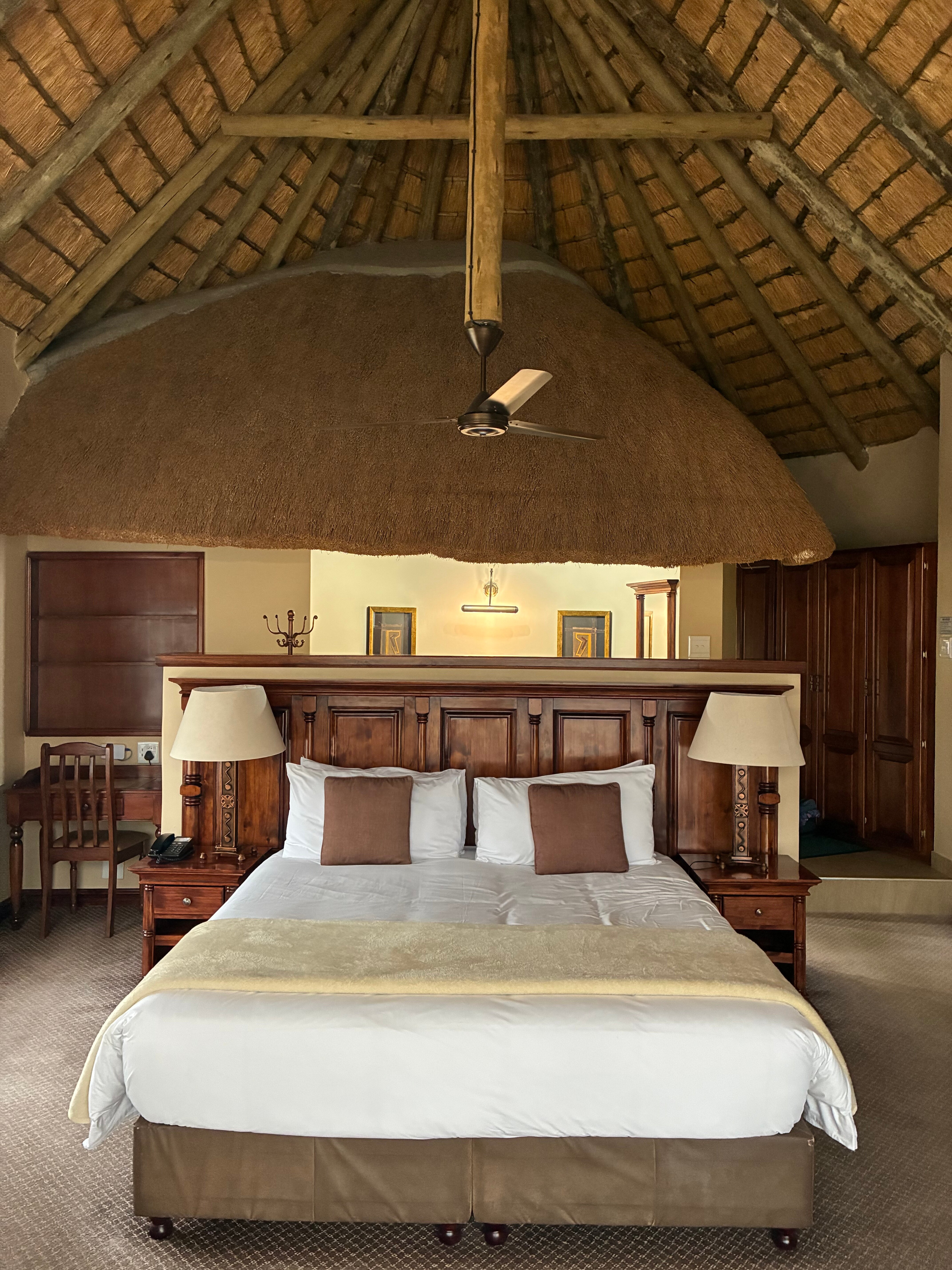 Cathedral Peak Hotel-官方