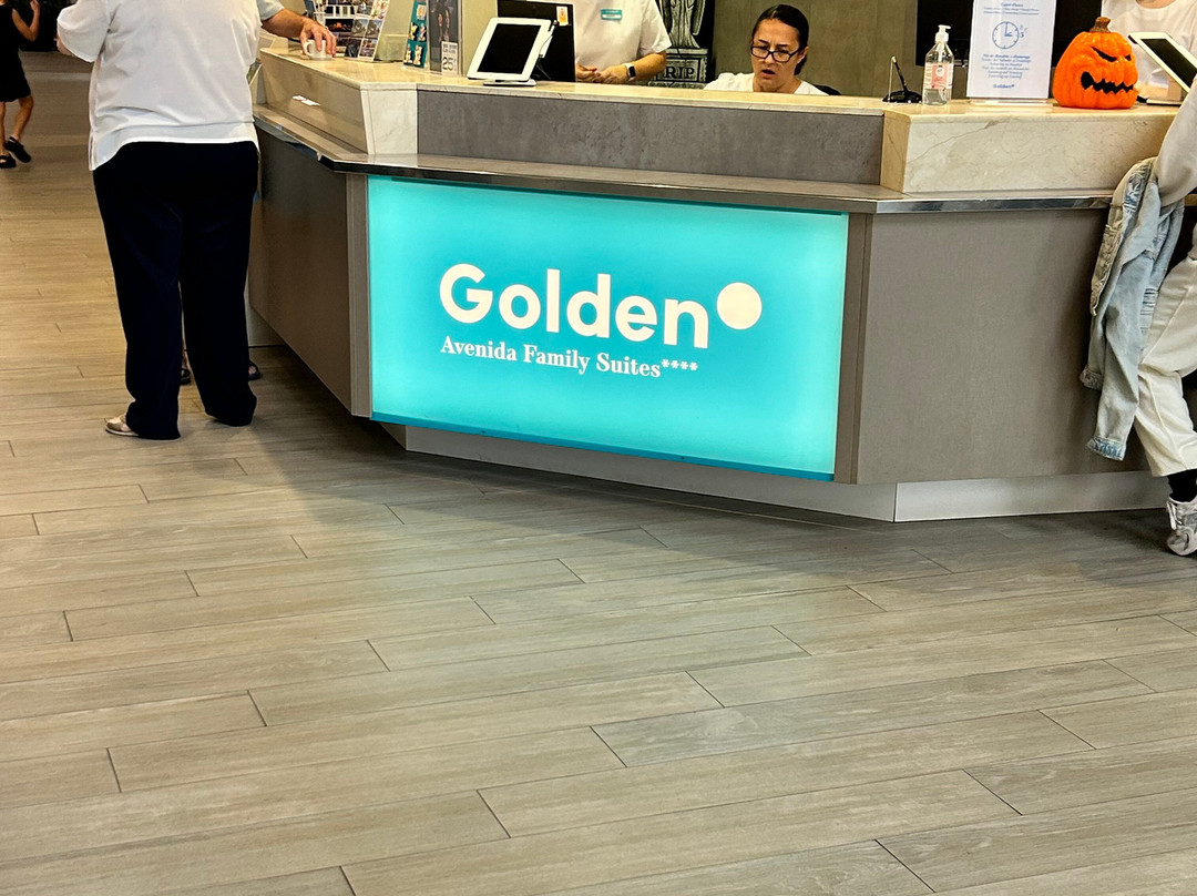 Golden Avenida Family Suites主图