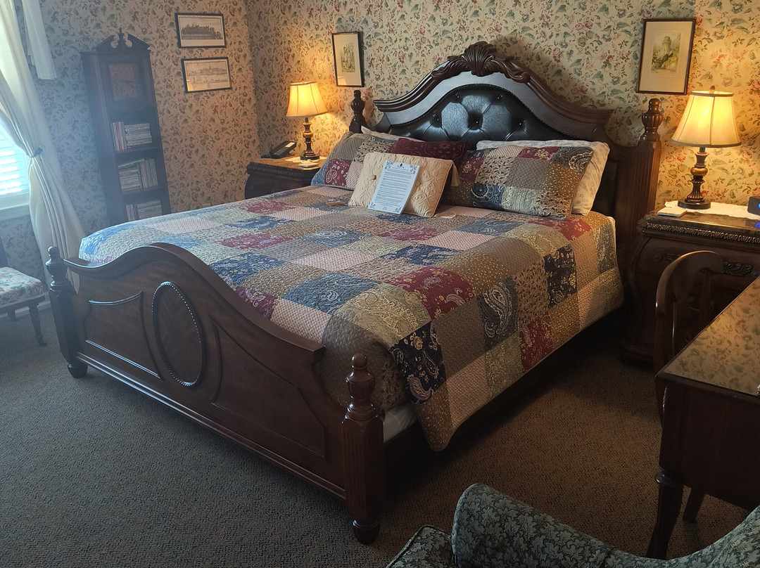 The Cypress Inn主图