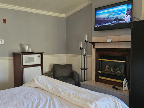 纳托马旅店主图