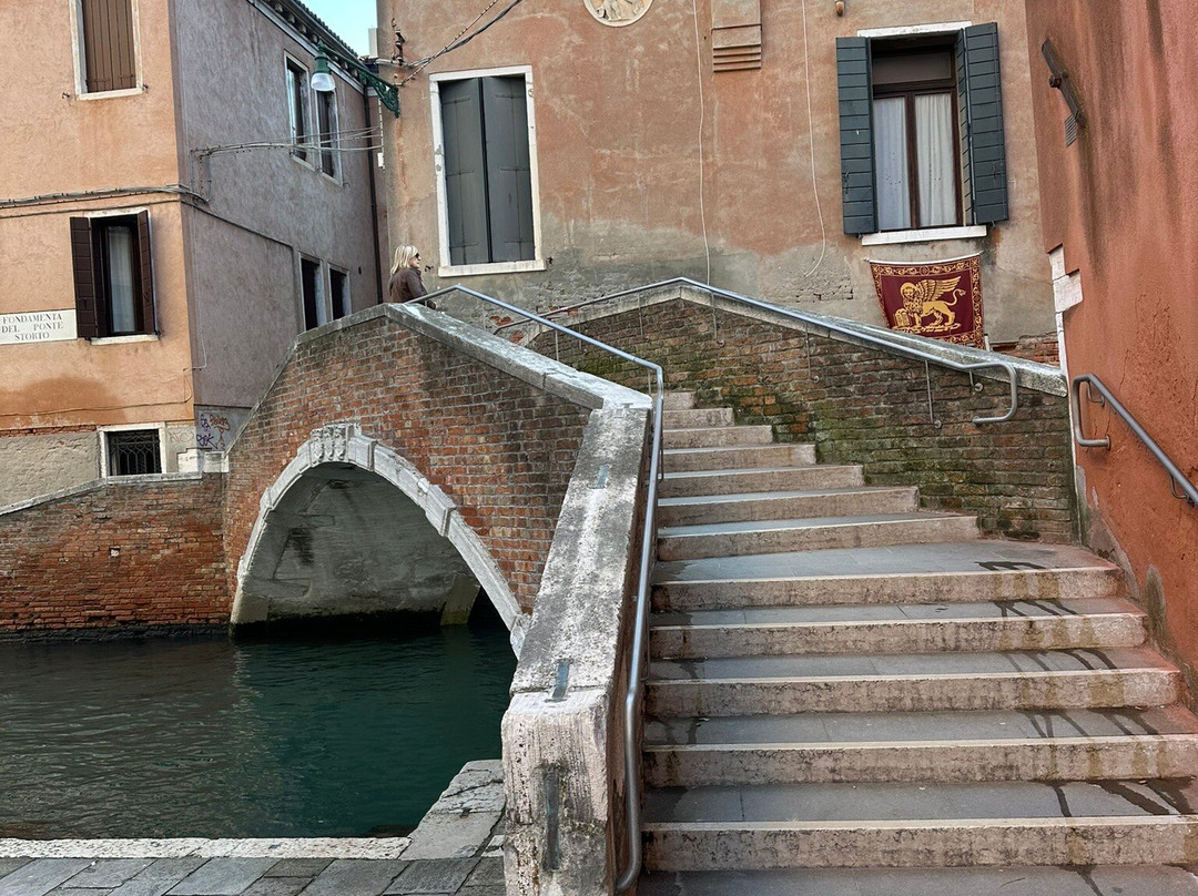 Ponte Storto a San Marcuola-威尼斯必去景点