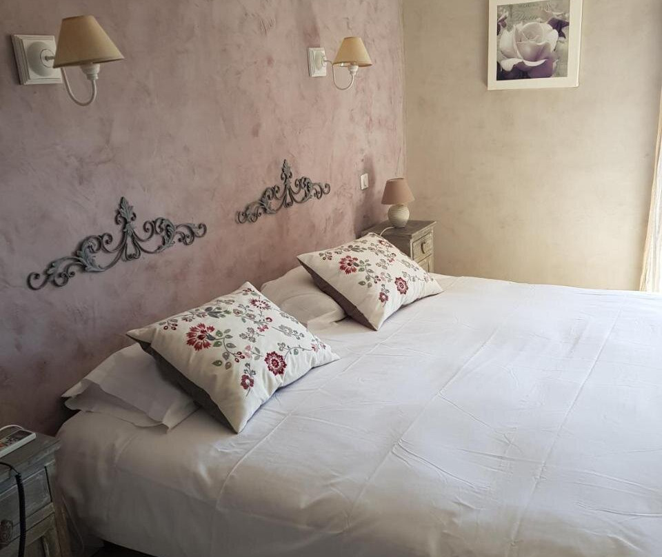 Murs酒店住宿-Le Crillon Hotel