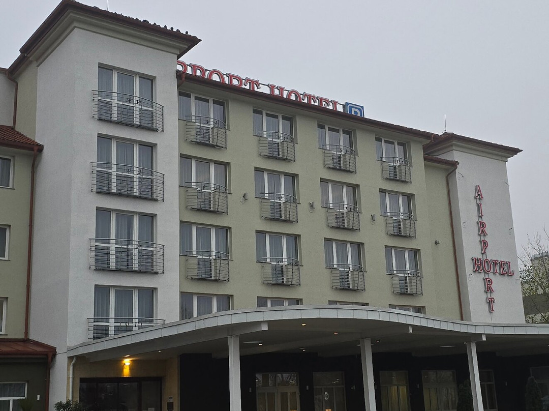 布达佩斯机场酒店主图