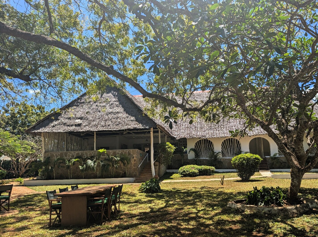 Faulty's Beach Bar & Restaurant