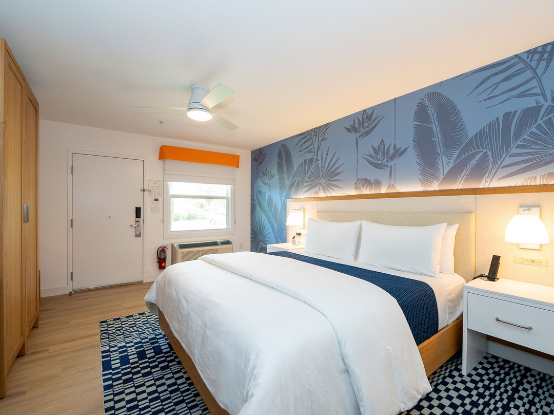 The Sunshine Hotel and Suites主图