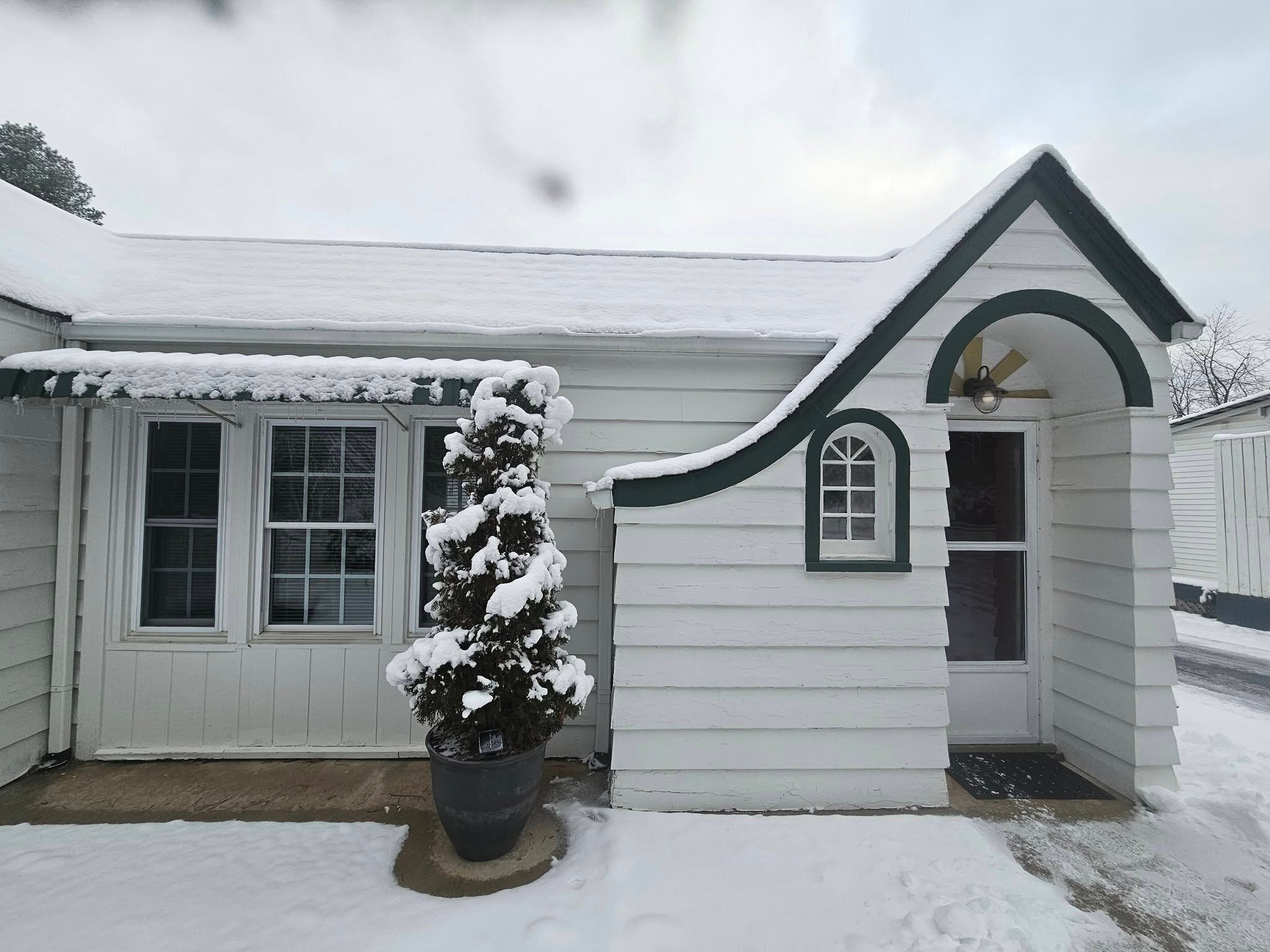 The Pine Tavern Lodge-客卧