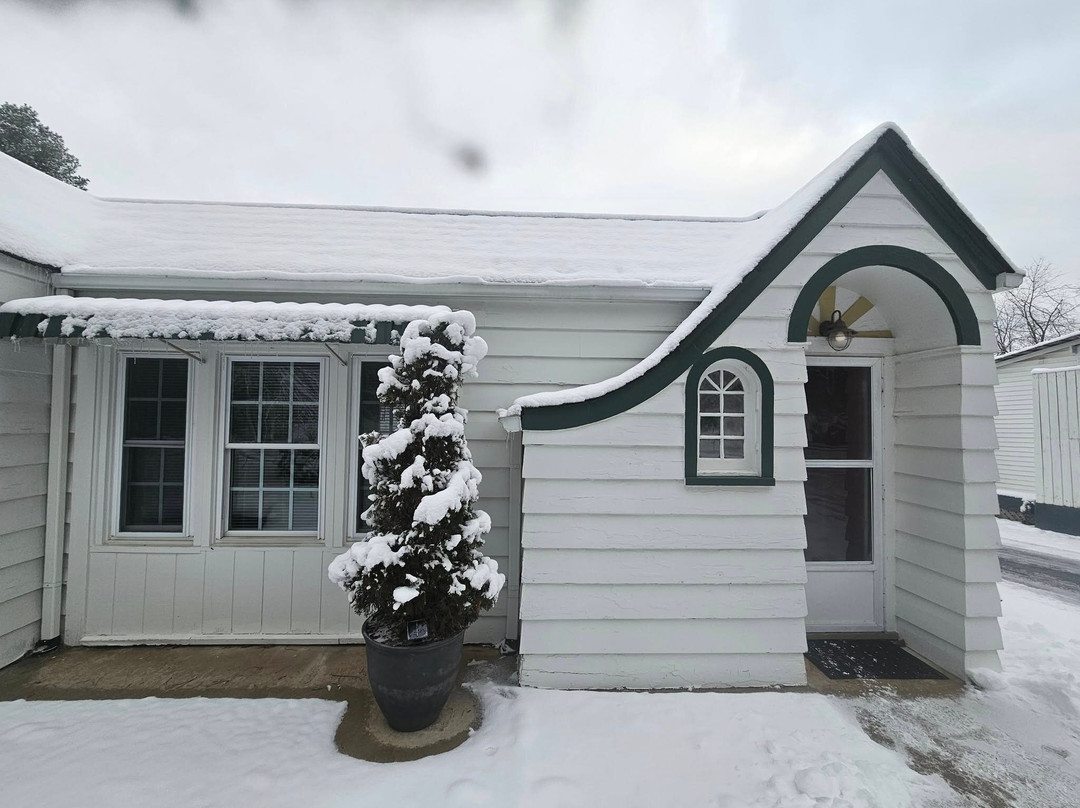 The Pine Tavern Lodge主图