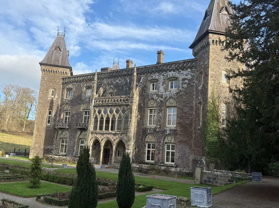 Newton House-兰代洛必去景点