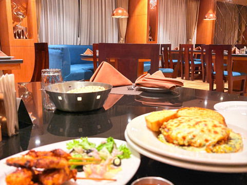 Hotel Oil Field主图