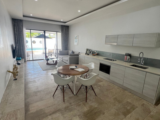 Skye Beach Hotel主图