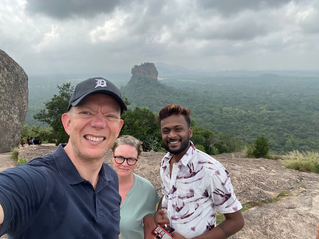 Mr.Taxi.lk - Negombo ( Katunayaka Airport Drops & Picups)-尼甘布必去景点