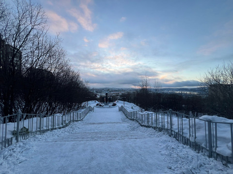 库尔斯克号核潜艇纪念碑-摩尔曼斯克必去景点