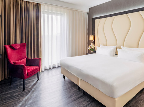 PLAZA Premium Grand Winston主图