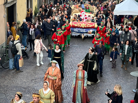布斯德拉齐德伊柏卡广场酒店主图