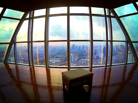 曼谷彩虹云宵酒店主图