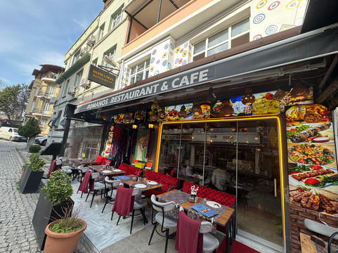 Romanos Restaurant & Cafe