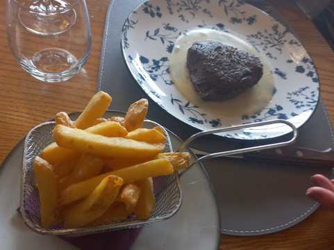 杜罗伊酒店主图