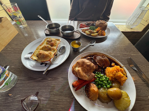 The Cedarwood Bistro主图