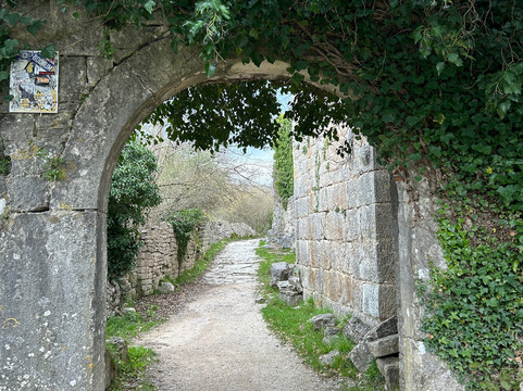 Dvigrad-坎发纳必去景点