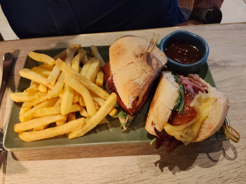 Amacagua Grill & Lounge