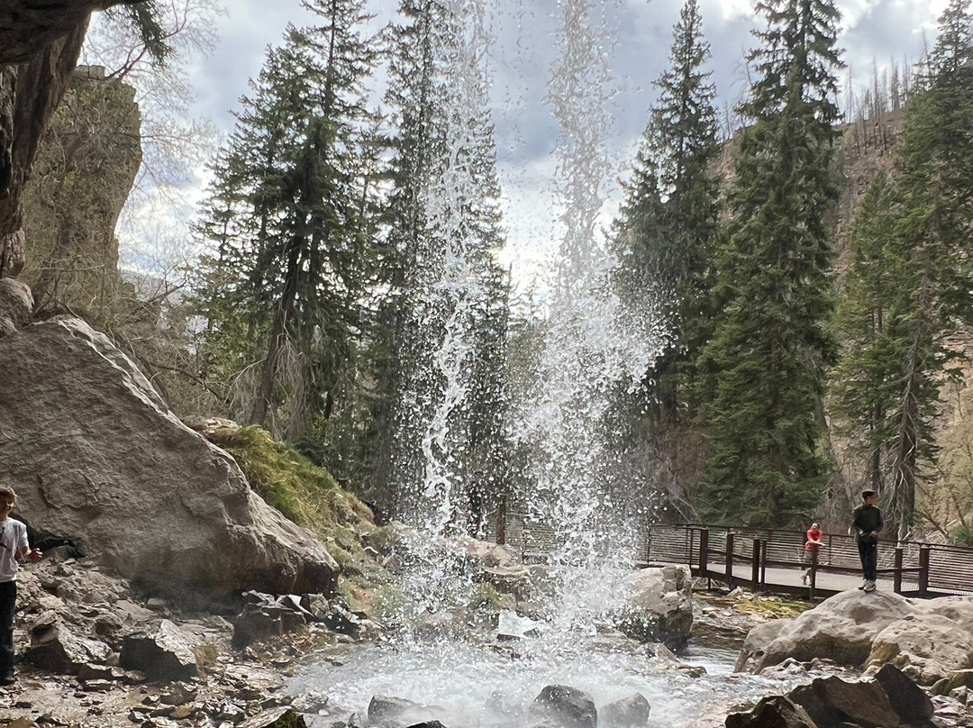 Hanging Lake Trail-格伦伍德温泉必去景点
