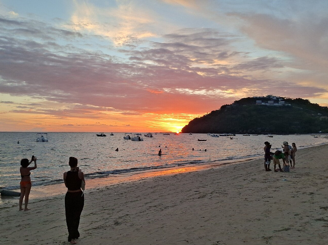 皇家海滩酒店主图
